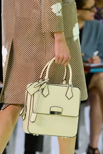 Look 77